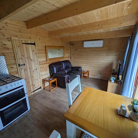 Cosy Cabin Stock Exterior photo