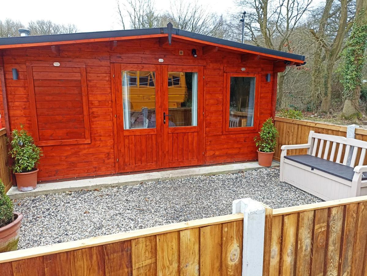 Cosy Cabin Stock Exterior photo