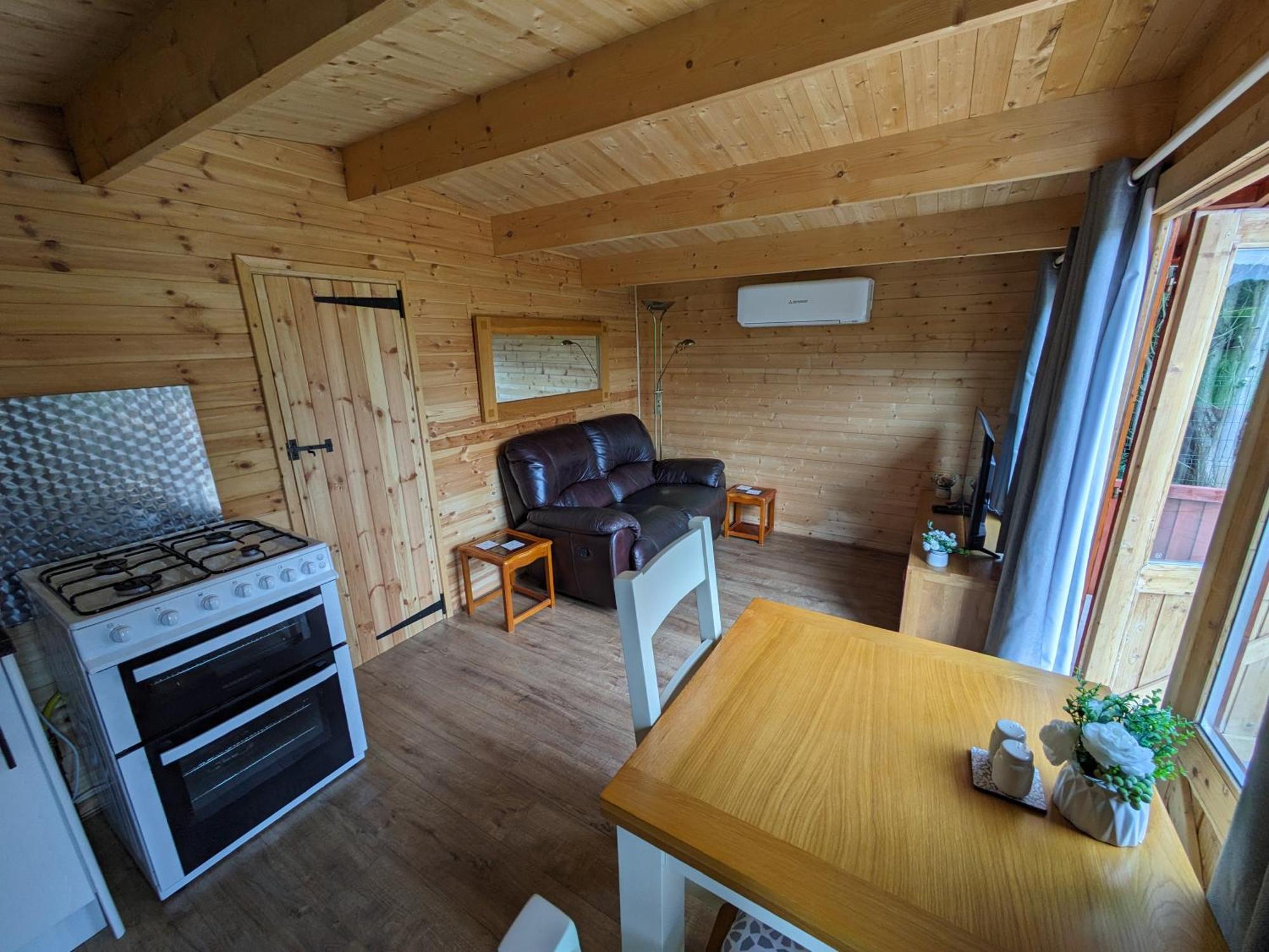 Cosy Cabin Stock Exterior photo